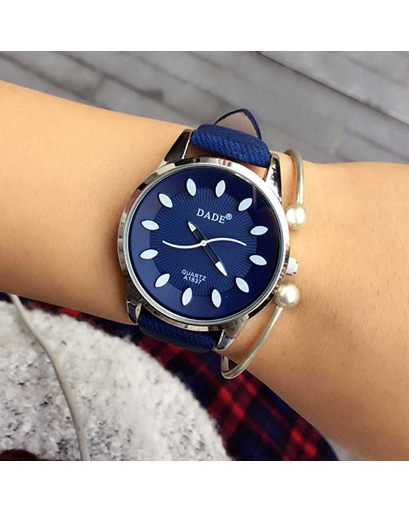 Classy Quartz Leather Women Watch